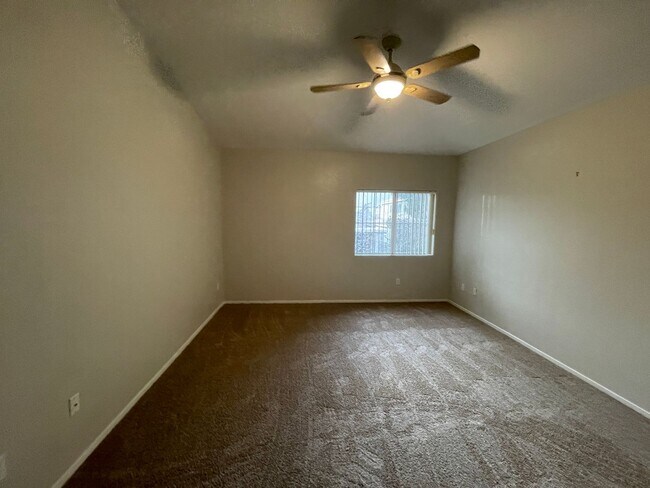 Building Photo - Summerlin Condo in gated community