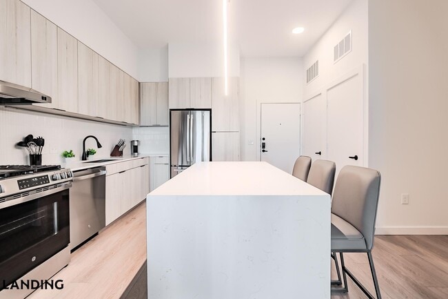 Foto del edificio - 2623 Keene St