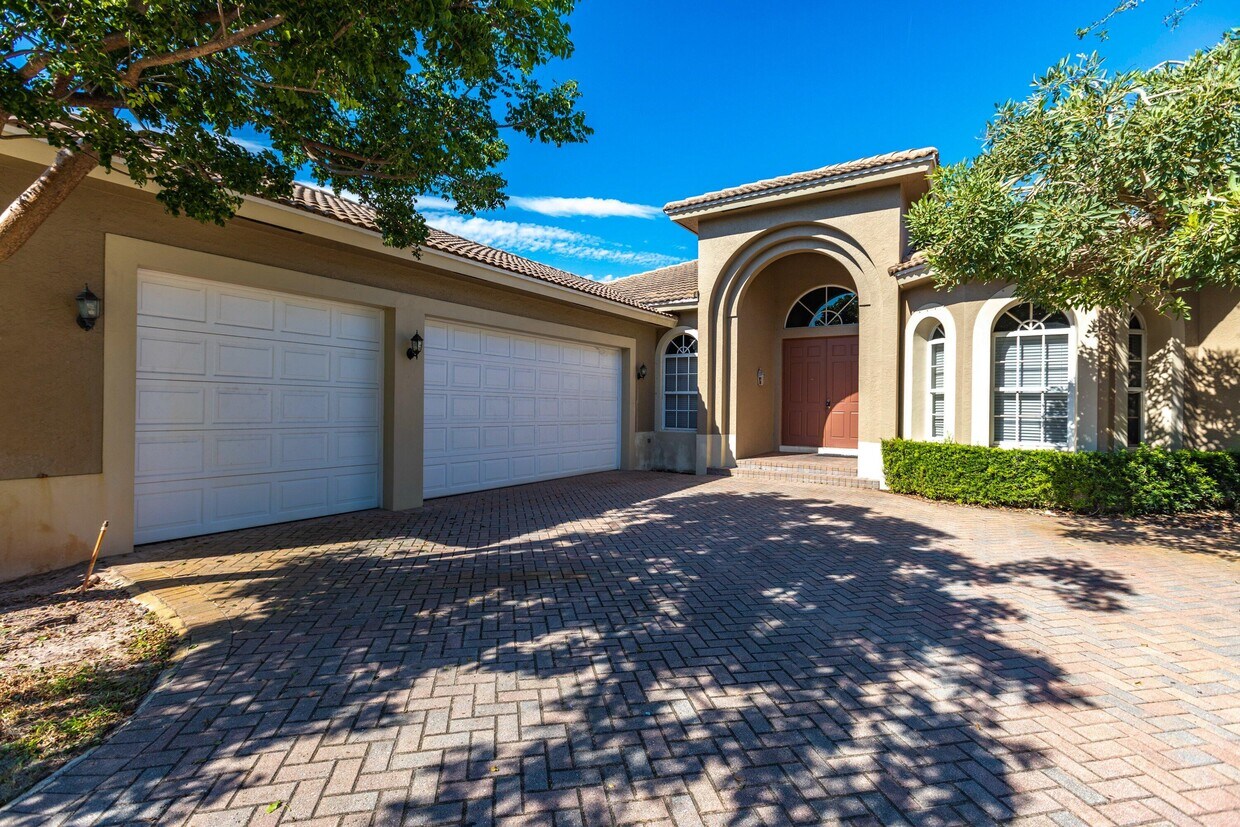 Foto principal - 479 Pine Tree Ct