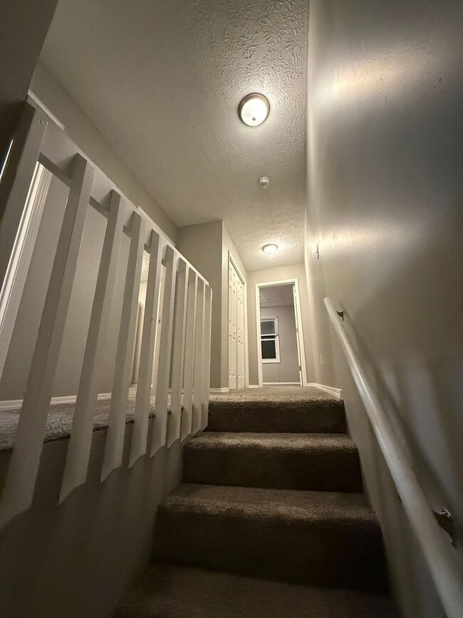 Building Photo - Beautiful 3-Bedroom Townhouse