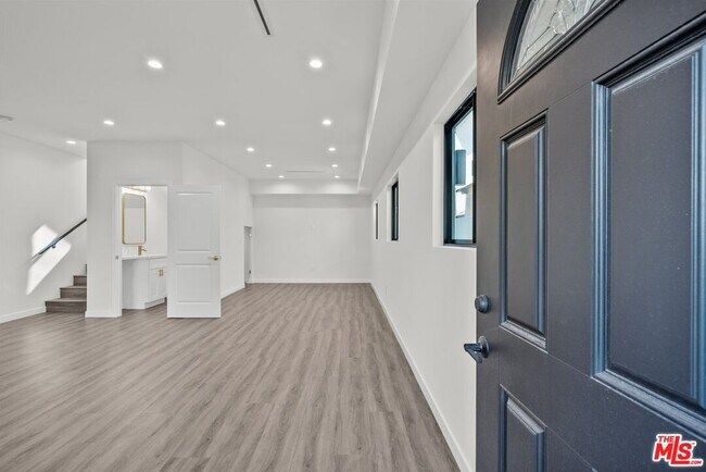 Foto del edificio - 6245 McLaren Ave