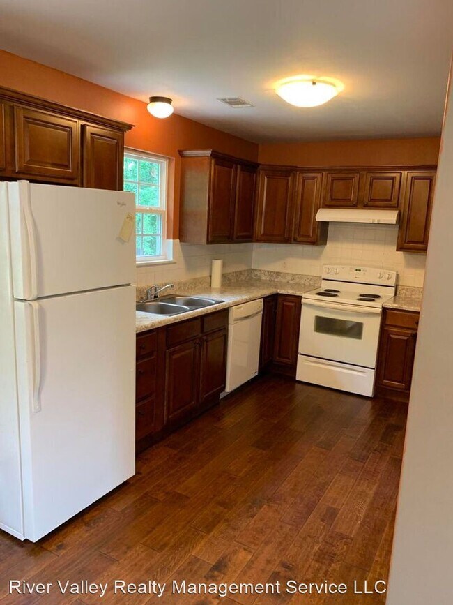 Foto del edificio - 3 br, 1.5 bath House - 815 E 6th St