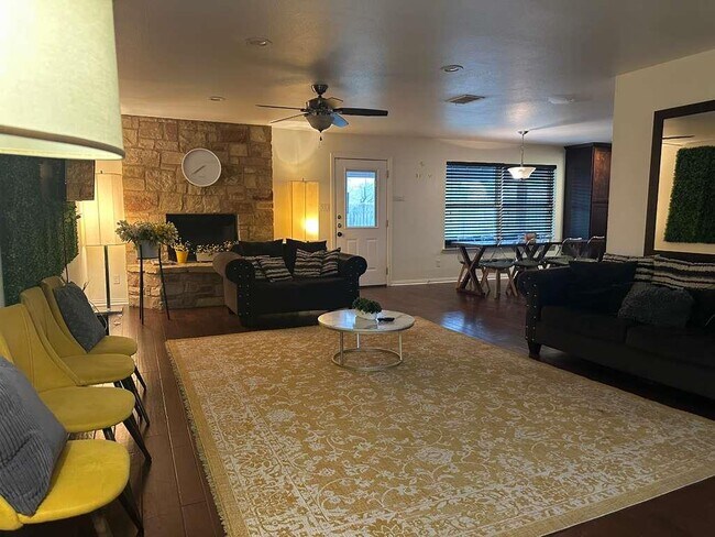 Foto del edificio - 108 Belaire Cir