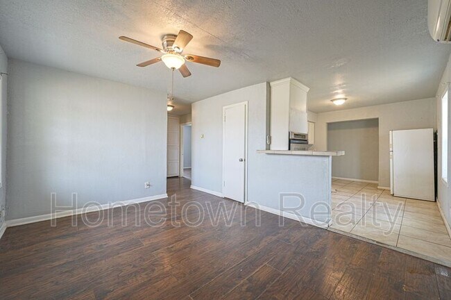 Building Photo - 12728 Nelson Ave