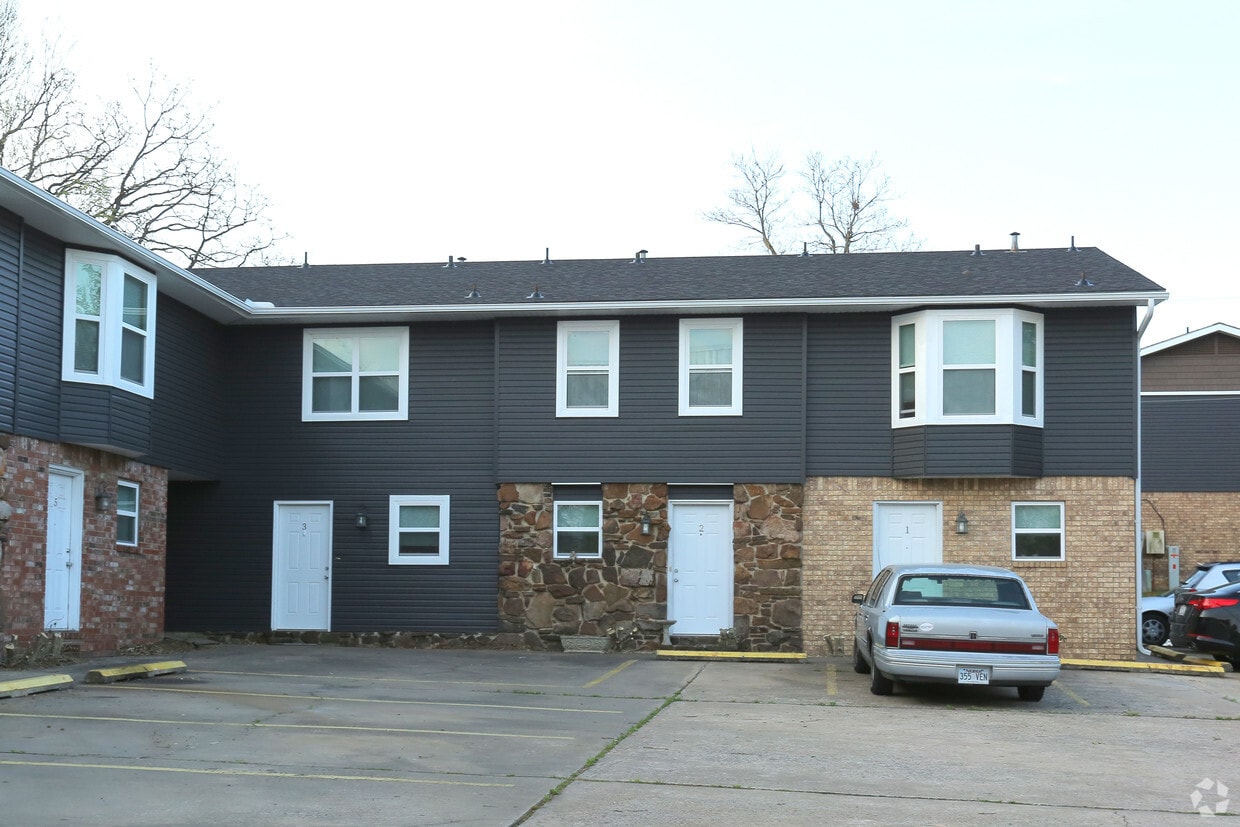 18001828 N Gregg Ave, Fayetteville, AR 72703 Apartments in