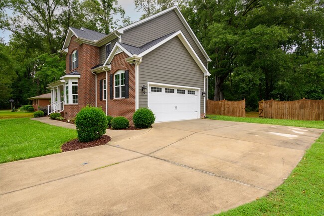 Foto del edificio - Stunning 4bd/3.5ba Home on Half-Acre Lot J...