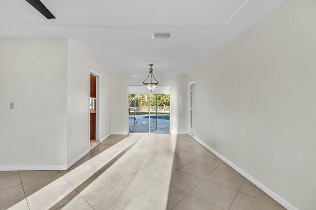 Foto del edificio - 290 NW 65th Ave