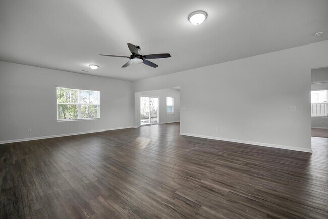 Foto del edificio - Great location in Richmond Hill