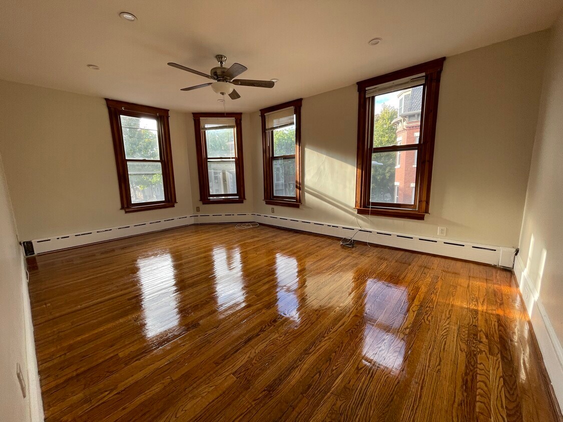 Foto principal - 338 K St