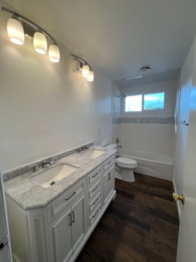 Foto del edificio - Centrally located single story 3 bed, 2 ba...