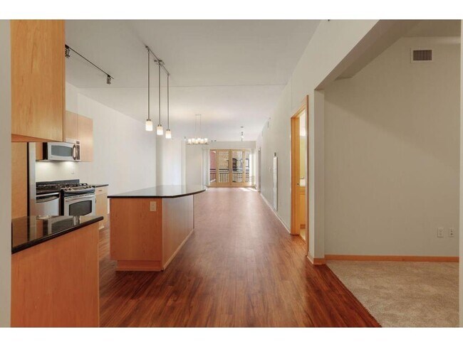 Building Photo - 401 N 2nd St