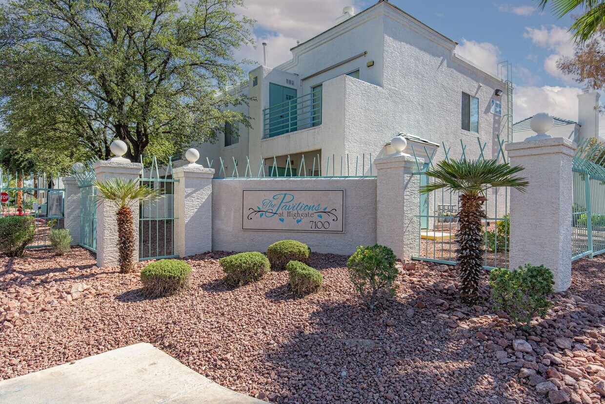 Foto principal - First floor 1 br unit in gated community w...