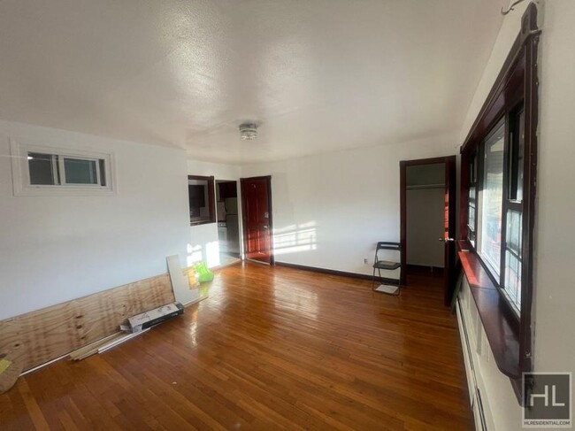 Foto del edificio - 3 bedroom in BROOKLYN NY 11208