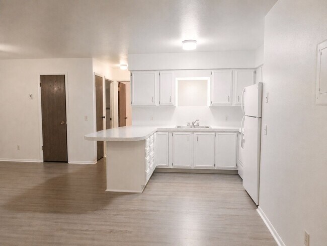 Foto del edificio - 146-146 Parrish Ln