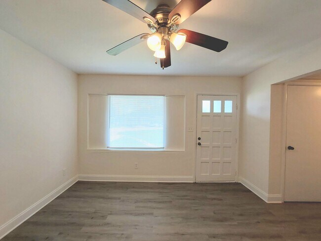 Foto del edificio - 3 Bedroom, 2 Bathroom House in Lakeland