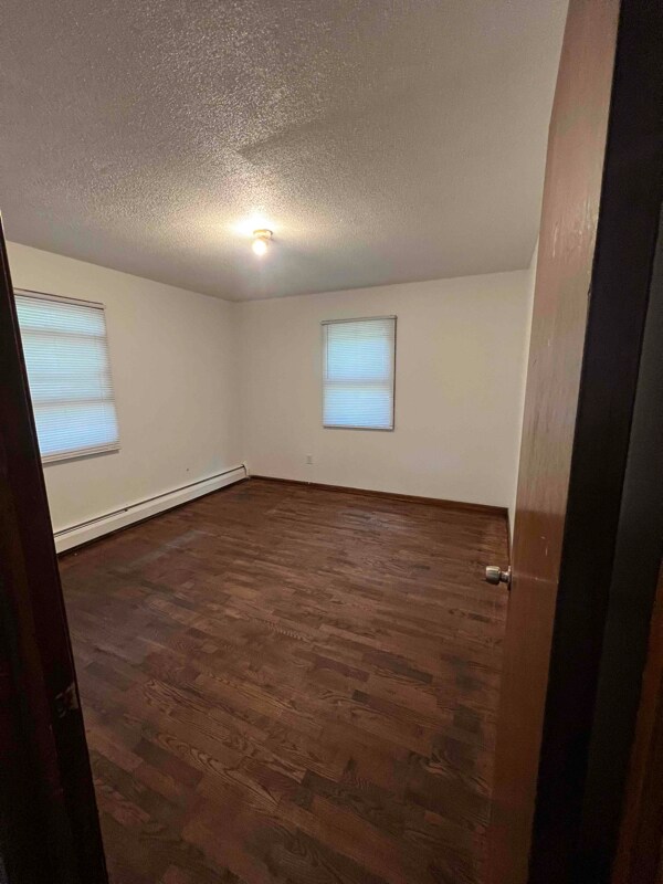 Foto del edificio - 1301 Fallingbrook Dr SE