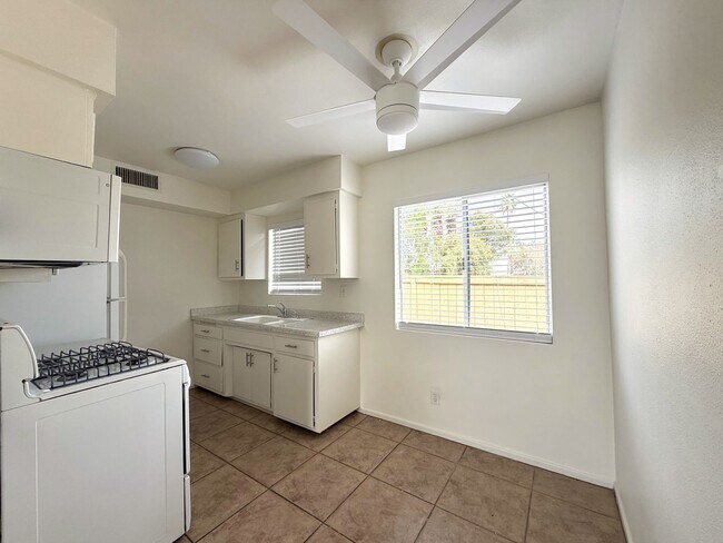 Foto del edificio - AVAILABLE NOW!! 2 Bedroom 1 Bath Apartment in Palm Desert! ****MOVE IN SPECIAL - 50% OFF ONE MONT...