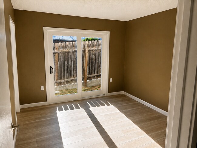 Foto del edificio - 1271 Murray Ave