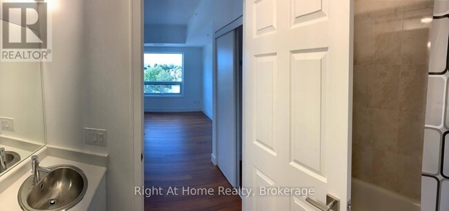 Building Photo - 1 Wellington St