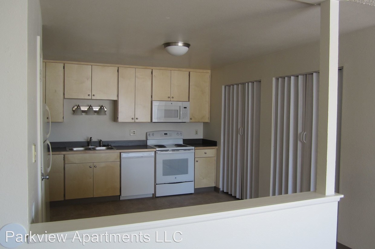 Building Photo - 4500 Parkview Dr