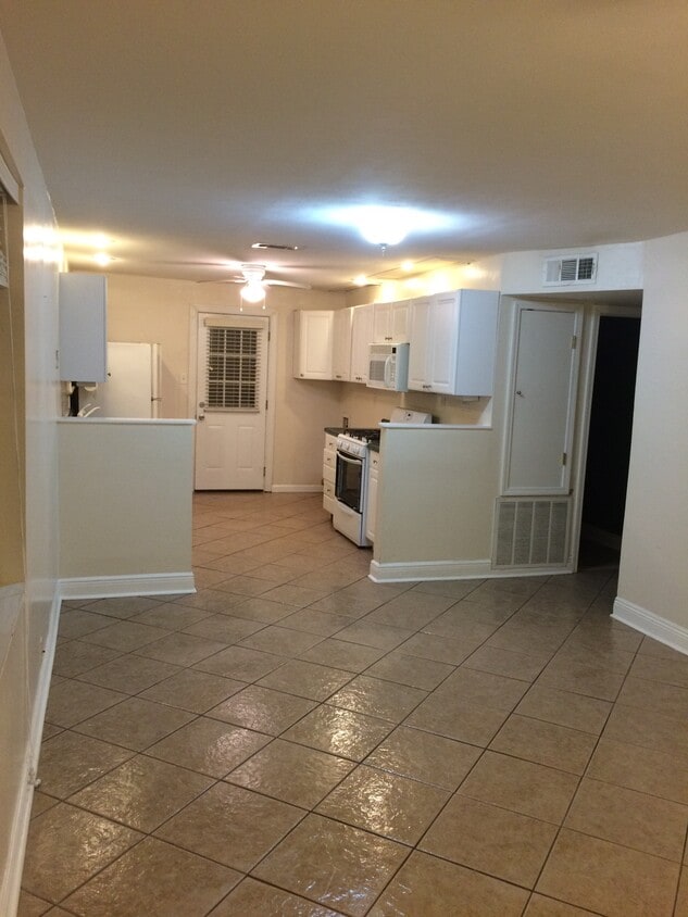 Primary Photo - 104 Jules Ave