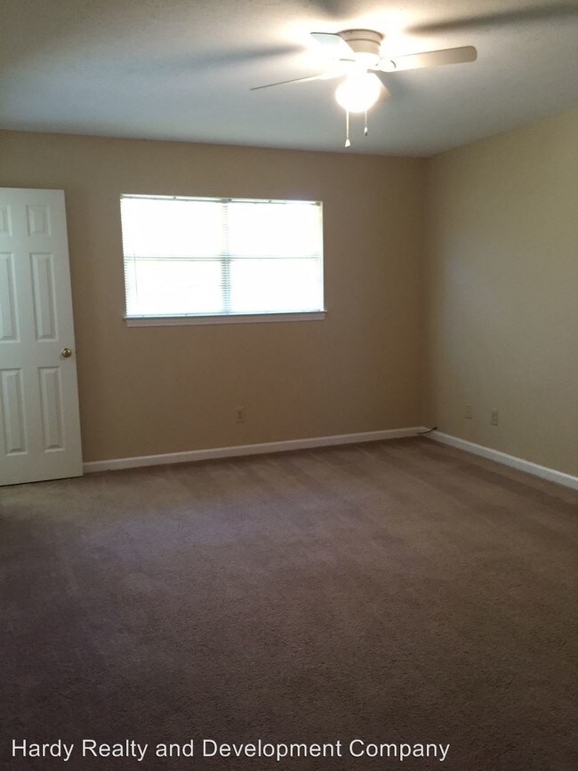 Foto del edificio - 6-8 Stonecreek Dr