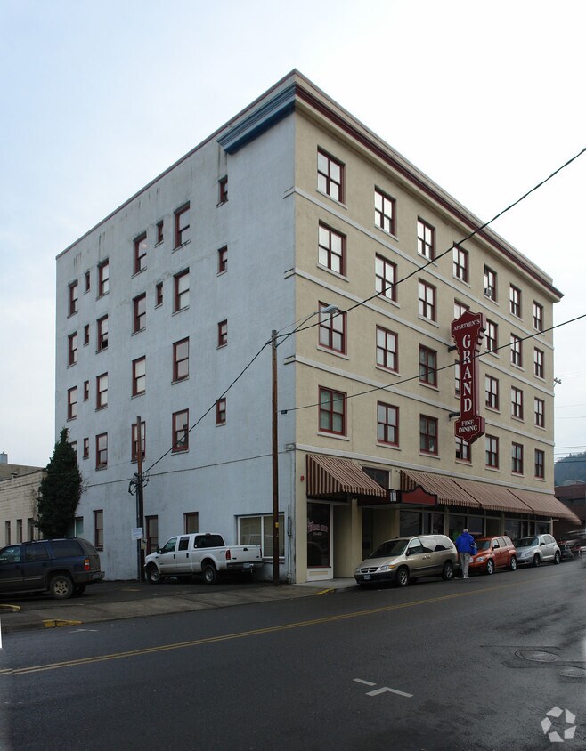 Building Photo - Grand Hotel Apartments