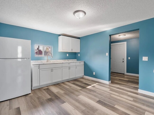 Building Photo - 621 7th St