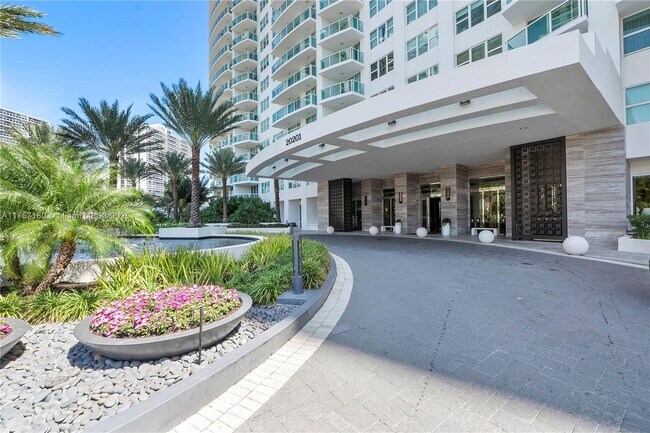 Building Photo - 20201 E Country Club Dr
