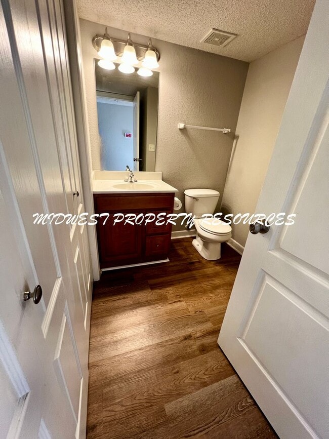 Foto del edificio - Stunning 3 Bedroom townhome w/ outdoor Maintenance provided