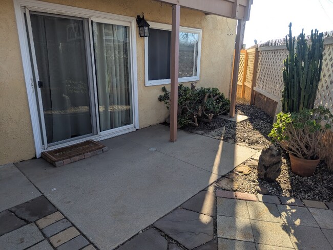 Foto del edificio - 216 Melrose Dr