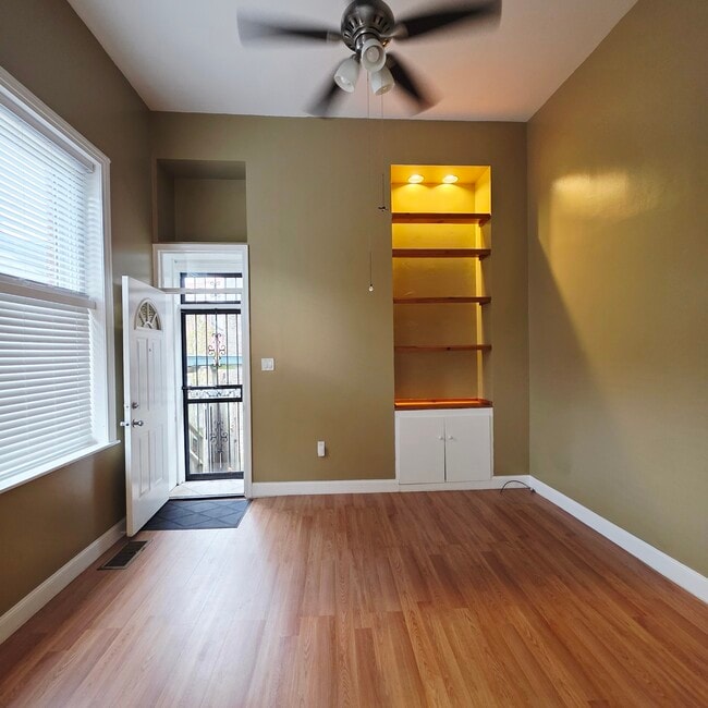 Building Photo - 322 W George St