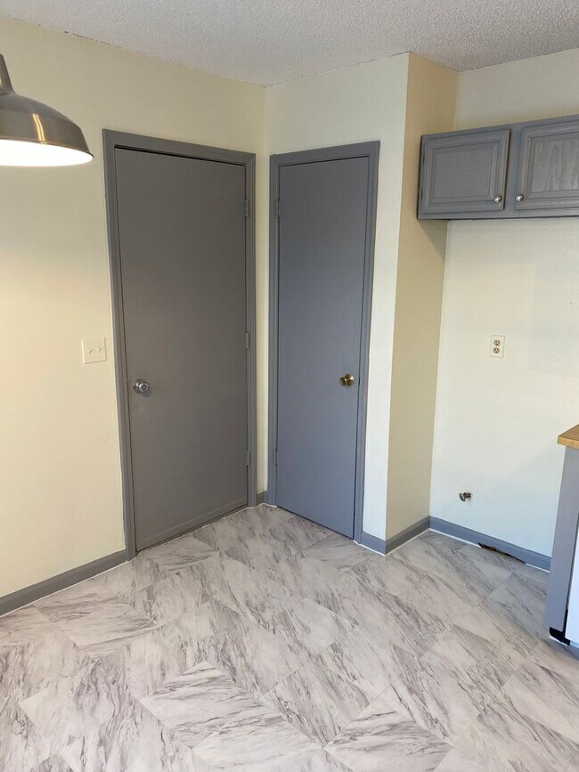 Foto del edificio - 2 Bed 1 Bath 1 Car Garage Duplex in Centra...