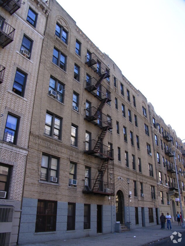2330 Ryer ¡alejado - 2330 Ryer Ave