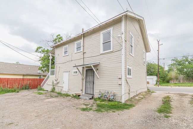 Foto del edificio - 2407 S New Braunfels Ave