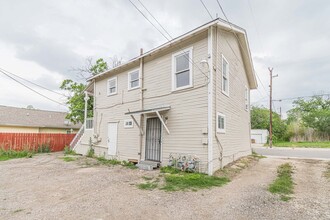 Building Photo - 2407 S New Braunfels Ave