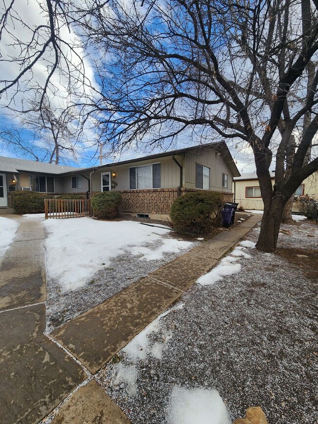 Building Photo - 4337/4339 W. Custer Place