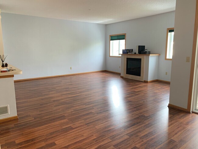 Foto del edificio - 1018 108th Ln NW