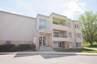 Building Photo - 2011 Viking Dr NW