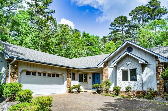 Foto del edificio - East Gate Area | Home | Unfurnished