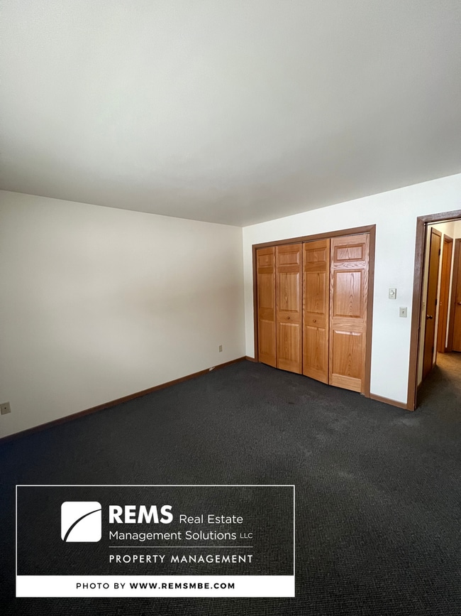 Building Photo - 503 7th St