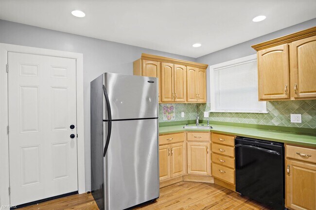 Foto del edificio - 3 br, 1 bath Duplex - 48 Ralston Rd