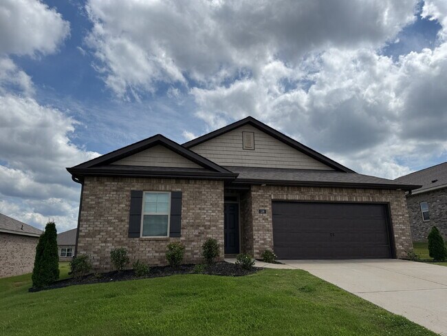 Building Photo - "Charming 3-Bedroom Retreat with Granite Elegance in Huntsville!"