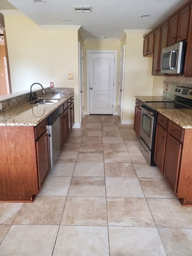 Building Photo - Gorgeous 3 bedroom 2 bathroom brick home