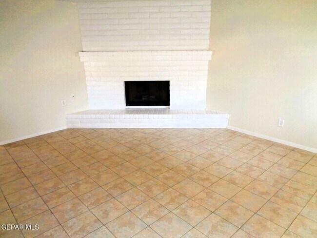 Foto del edificio - 3028 E Glen Dr