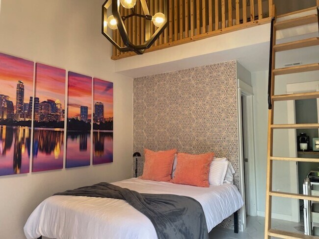 Building Photo - Charming Studio