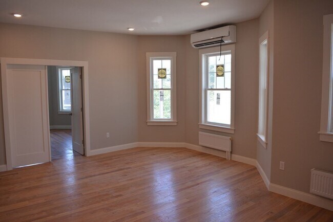 Building Photo - 29 Vassal Ln