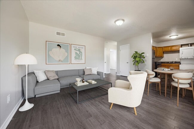 Building Photo - Welcome to Holmes Pointe Apartments!