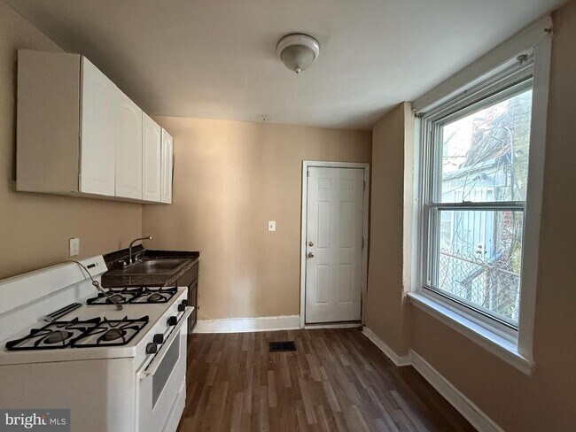 Building Photo - 2411 W Indiana Ave