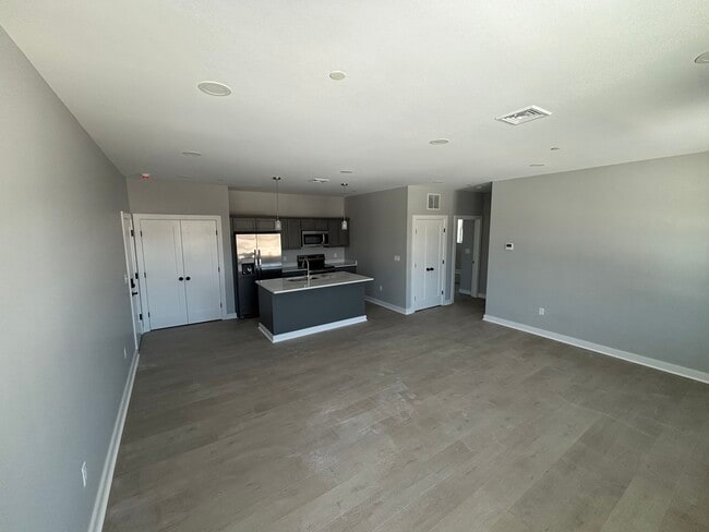 Building Photo - 12 Station St